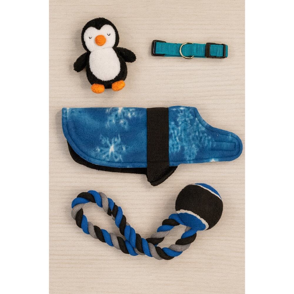 4/$20. NWT Soft Fleece Dog Blanket / Coat Blue w/ Snowflakes Sz  XS